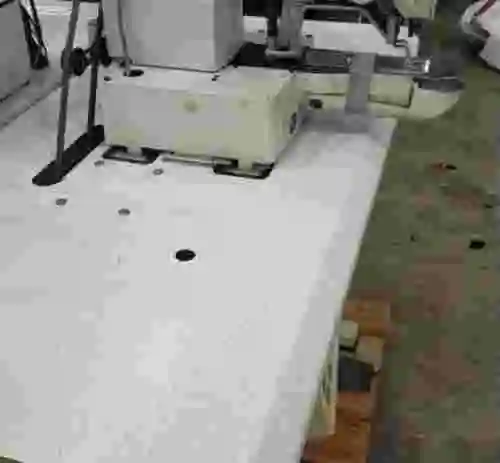 3. Máquina de coser BROTHER LK3-B430E-1