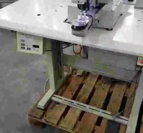 2. Máquina de coser BROTHER LK3-B430E-1