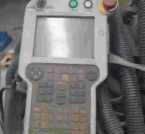 14. Robot con mesa volteadora MOTOMAN YR-HP20