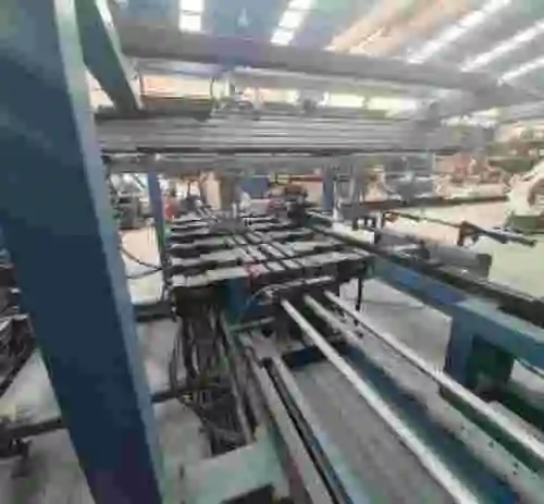 8. Maquina de fabricacion de puntales de obra. A.M.I srl