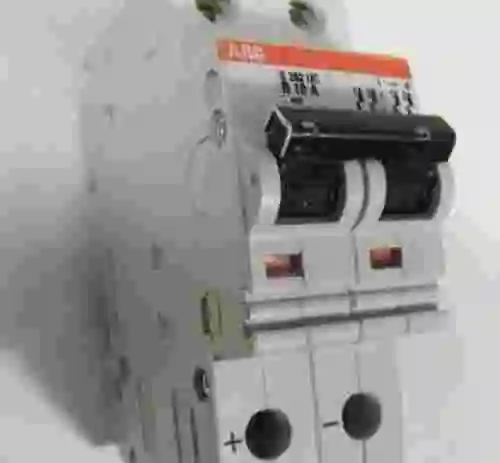 1. Interruptor ABB S282UC-B10A LOTE DE 3 UNIDADES