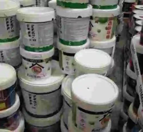 1. LOTE DE PINTURA PLASTICA