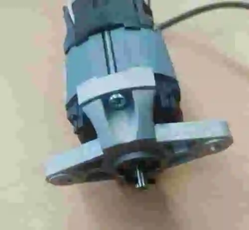 4. SIEMENS MOTOR MLFB 3AY1711-2E NUEVO