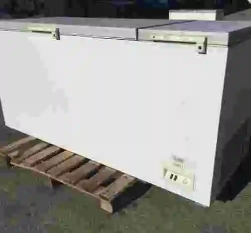1. Congelador Cofri mod CH 900, Cap  30kg/24h,volumen 860)litro, 540w