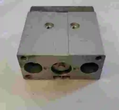 2. Actuador guiado FESTO DFM-16-20-P-A-KF