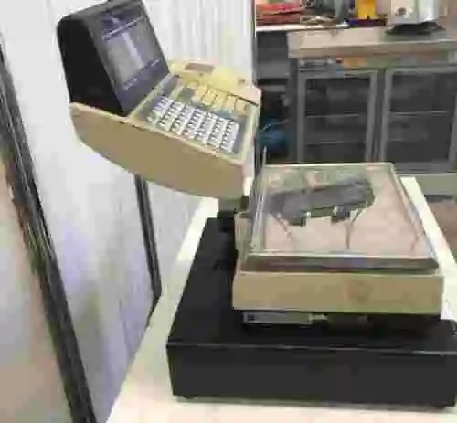 5. Bascula sobremesa  con pantallla ,impresora y caja registradora