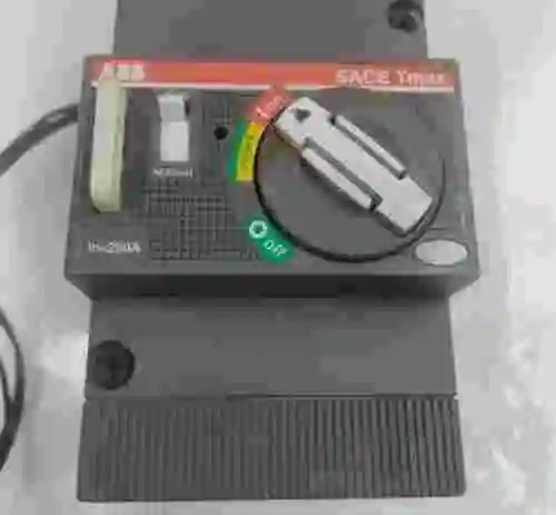 4. ABB SACE TMAX TEST 250A G0342U02A INTERRUPTOR NUEVO