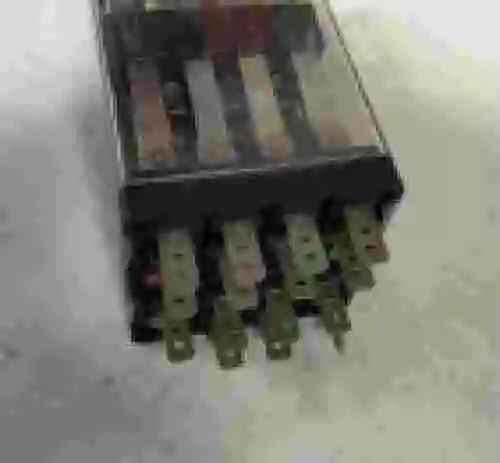 2. Relé monoestable ARTECHE RF-4/ 220V
