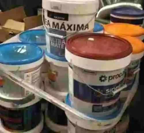 1. LOTE DE PINTURA PLASTICA