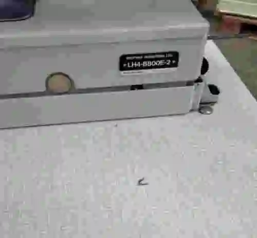 4. Maquina de coser BROTHER LH4-B800E-2