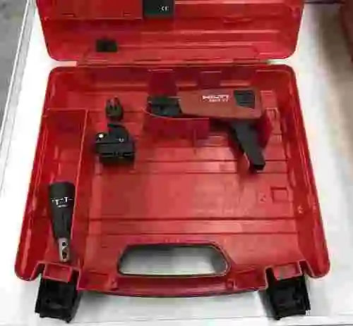 4. CARGADORA DE TORNILLOS HILTI + PISTOLAS APLICADORAS DE RESINAS