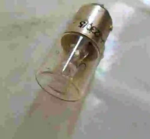 1. Bombilla bayoneta ECA 160V LOTE DE 35 UNIDADES