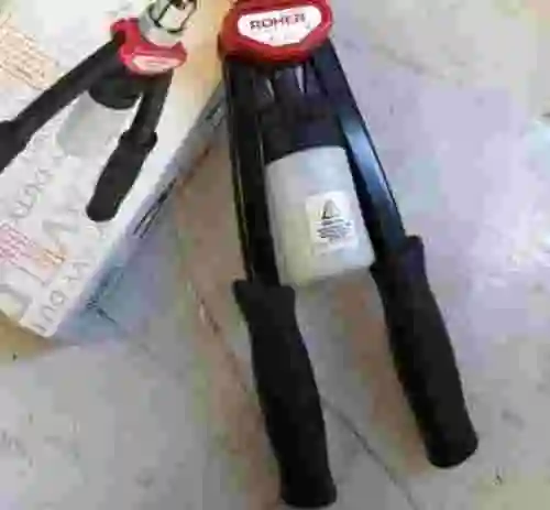 1. Remachadora 2 manos ROHER RH-4001