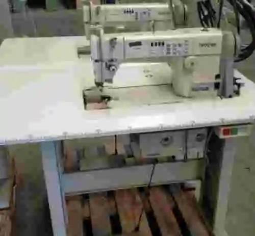 1. Lote de 2 máquinas de coser BROTHER F40 DB2-B755-903A
