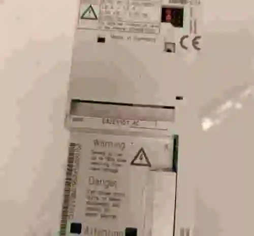 3. Convertidor de frecuencia LENZE 8200 VECTOR E82EV551K4C