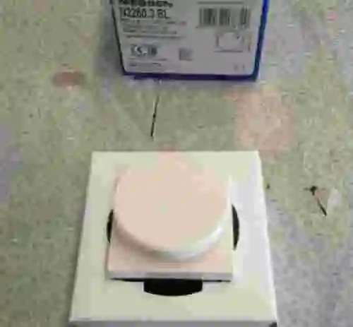 1. Regulador para LED Giratorio NIESSEN N2260.3BL