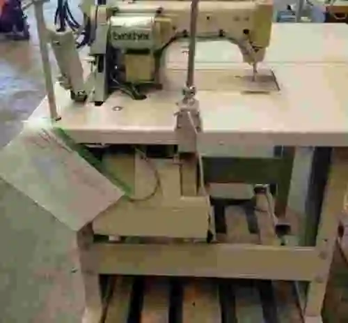 4. Lote de 2 máquinas de coser BROTHER F40 DB2-B755-903A