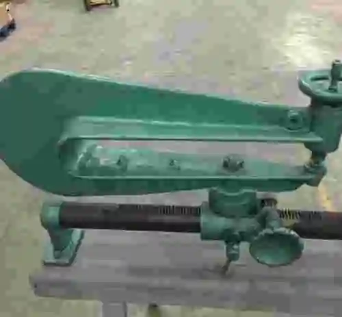 3. Maquina para cortar juntas circulares.