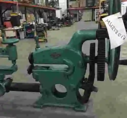 2. Maquina para cortar juntas circulares.