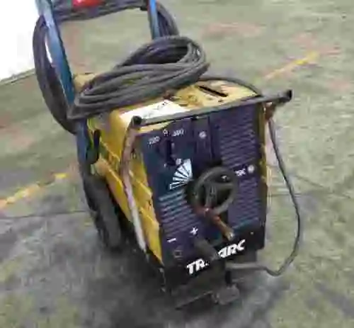 2. Equipo de soldadura de Electrodos TRI-ARC 274