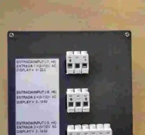 3. VOLTIMETRO DIGITAL SACI DH3E3