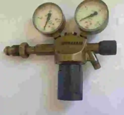 1. Regulador PRAXAIR DIN 2002-MP-PROPANO