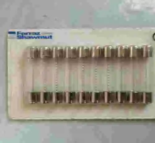1. Fusibles FERRAZ SHAWMUT B090575P LOTE DE 17 UNIDADES
