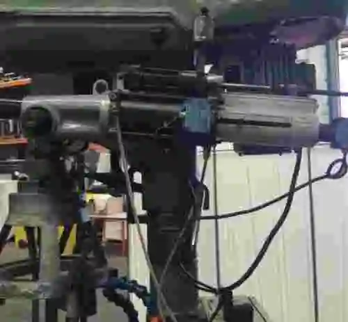 10. Taladro roscador ONA-LAITZ tipo Syderic  con motor Neumático con tres machos