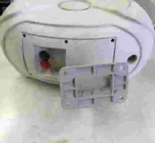 5. Cinco altavoces Artsound. Para colgar sobre pared.