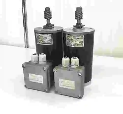 2. LOTE DE 2 MOTORES MARCA LENZE DE 0.06KW