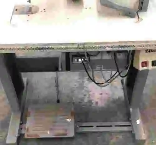 7. MAQUINA DE COSER PFAFF 953