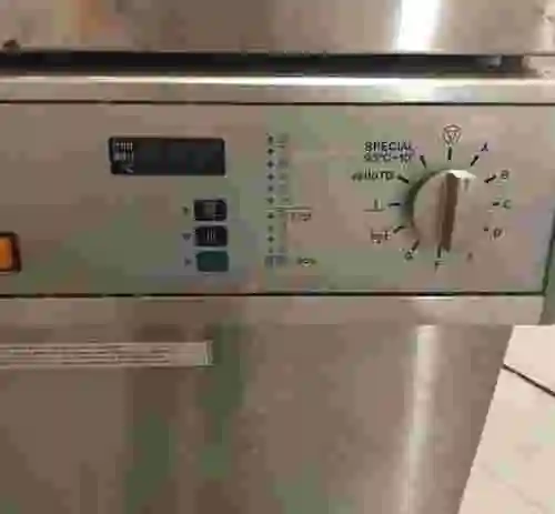 2. TERMODESINFECTADORA MIELE PROFESIONAL G 7883