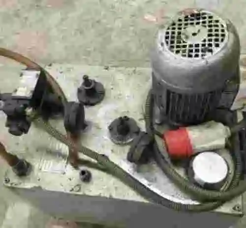 2. Central hidraulica con motor de 1 cv y bomba de 9 litros 20 litros