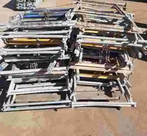 9. LOTE 30 borriquetas de ancho 0,72 metros x alto 0,85 metros