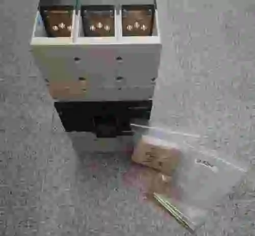 5. SIEMENS  3VL6780-1AA36-0AA0 INTERRUPTOR DE RED  800A