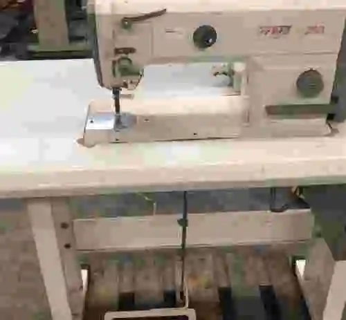 1. MAQUINA DE COSER PFAFF 1053