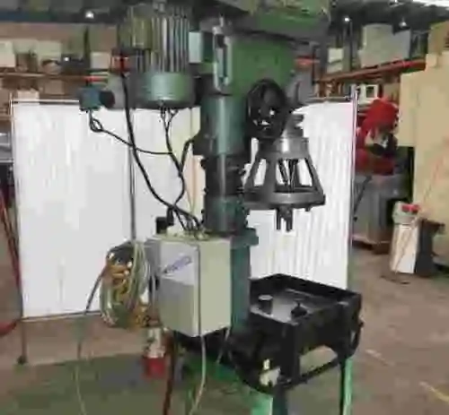 3. Taladro roscador ONA-LAITZ tipo Syderic  con motor Neumático con tres machos