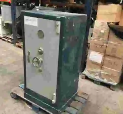 3. Caja Fuerte Zubigaray con cerradura y combinación numérica