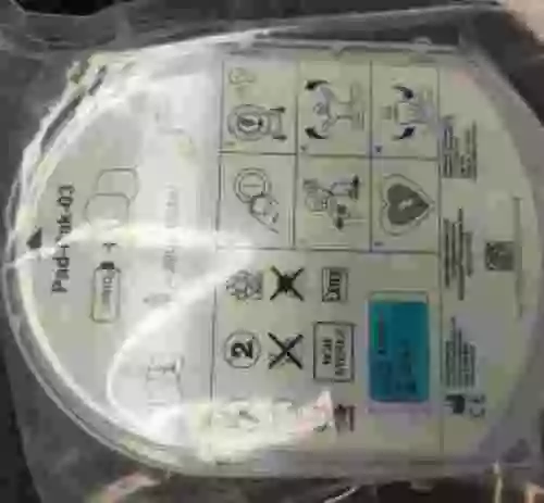 4. Desfibrilador HeartSine Samaritan PAD SAM300P +  Bateria de desfibrilador PAD-PACK-03