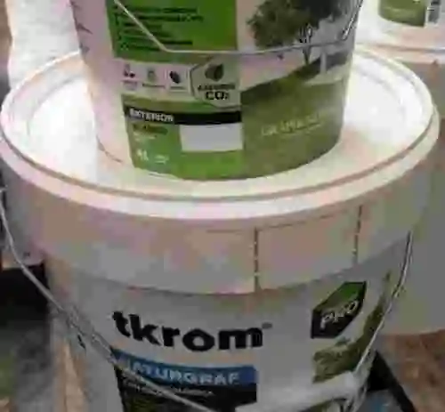 2. LOTE DE PINTURA NATURAL CON GRAFENO TKROM