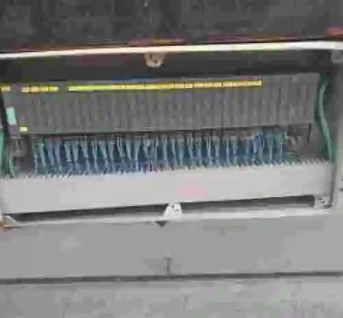 8. Robot con mesa volteadora MOTOMAN YR-HP20