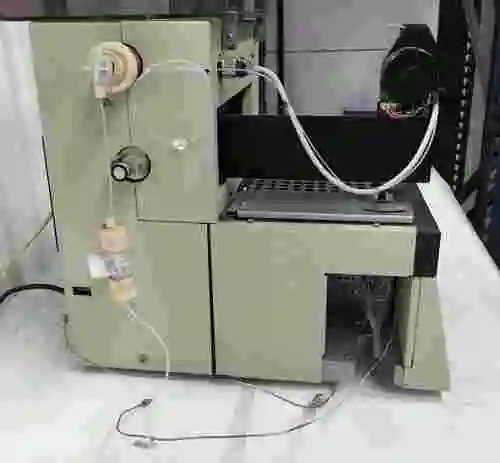 7. Cromotógrafo PerkinElmer ISS-100