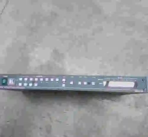 1. KRAMER VP-4X8 CONMUTADOR DE MATRIZ DE AUDIO Y VIDEO VGA