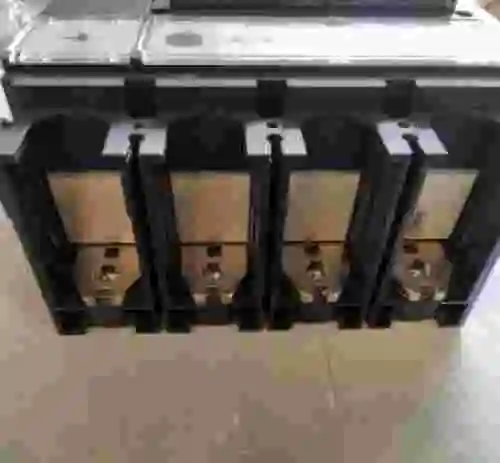 4. SCHNEIDER ELECTRIC LV432694 NSX400-630