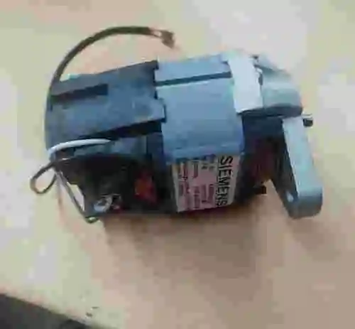 5. SIEMENS MOTOR MLFB 3AY1711-2E NUEVO