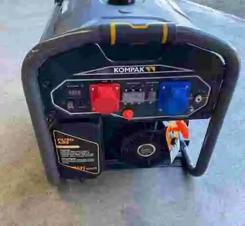 13. Generador Kompak Gasolina Full Power 10 KVA AVR
