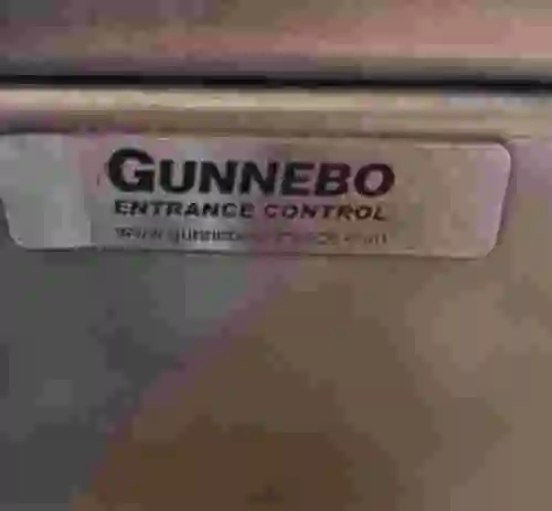 4. 1 unidad de Control de accesos GUNNEBO