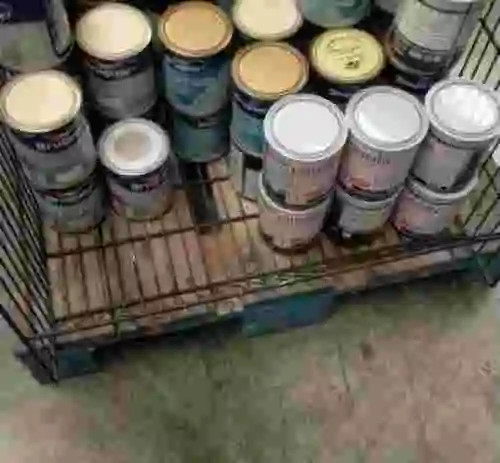 1. LOTE DE PINTURA Y ESMALTE PARA AZULEJOS