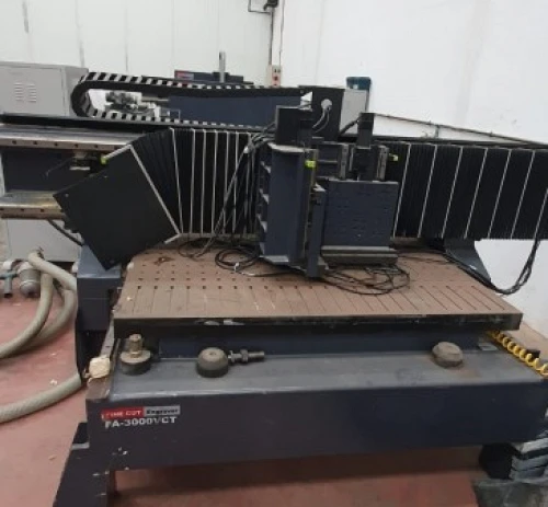 7. Fresadora CNC FA 3000VCT