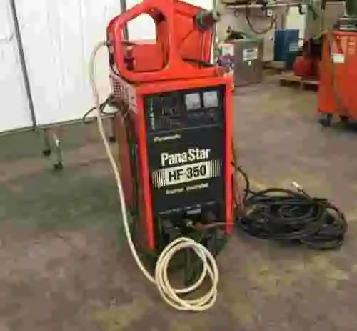 1. Equipo de soldadura con robot Pana Star HF-350 con control dé alimentación.
